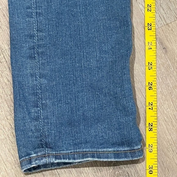 Women’s US 27R AG Medium Wash Distressed The STILT Cigarette Leg Jeans EUC - Picture 16 of 16